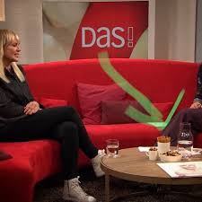 Wir Sind Im Fernsehen Dessau Jetzt Immer Bei Das Das Rote Sofa Im Ndr Dabei Jiphieeehei Imfernsehen Dasrotesofa Ndr 3pu In 2020 Floor Chair Furniture Decor
