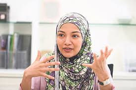 Noor neelofa mohd noor (born 10 february 1989) is a malaysian actress, television presenter, commercial model and entrepreneur. Industri Tudung Meletup Naelofar Buat Jualan Rm50j Setahun Berita Projekmm