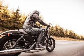 Having the proper body position while riding a road bike is can reduce pain and increase efficiency. Best Practice For Motorcycle Riding Position Back A Line