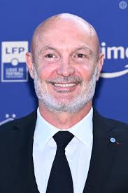 Frank Leboeuf propriétaire de 2 maisons avec piscine et sans filtre sur ses  revenus, "j'ai quadruplé mon salaire"