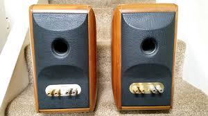 The signum uses a 6db/octave crossover @ 2.5khz, 20mm silk dome tweeter, 150mm fiber glass multicoated cone mid/woofer, and rated at 86db/w/m sensitivity. Sonus Faber Signum