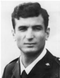 La Guardia di Pubblica Sicurezza Gennaro Coppola morì 44 anni fa in un  violento incidente stradale avvenuto durante l'inseguimento di  un'autovettura con a bordo due ladri. Aveva 24 anni ed era in