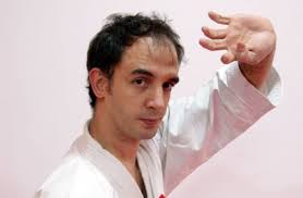 El 'padre' de Karate Kid inaugura la primera escuela de 'kárate educativo'  de Murcia