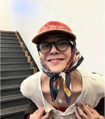 Ok ok I understand that this photo is for VIP/FAM. Your collarbone  😅🤣🙏🥰❤️🐉