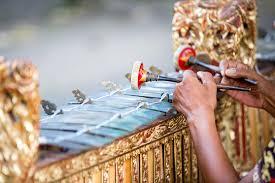 Seni musik merupakan bagian integral buat kehidupan warga kota denpasar terutama warga hindu di bali. 10 Jenis Alat Musik Bali Yang Perlu Kamu Ketahui Bukareview