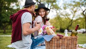 How To Be More Romantic: 46 Cute Ways To Melt Your Partner's Heart