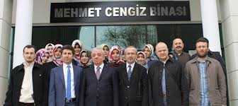 Mehmet cengiz'in y.y., isimli kadınla evlilik dışı ilişkisinden olan çocuğu nüfusuna geçirdiğini belirten fatma cengiz, aylık 750 bin tl tedbir nafakası, 250 milyon tl maddi, 150 milyon tl. Facebook