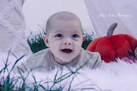 I wish I knew how to tone those pictures...they whitewashed ridiculous...  But the intervew...too cute...🩷