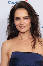 Katie Holmes draagt opmerkelijke Y2K-look