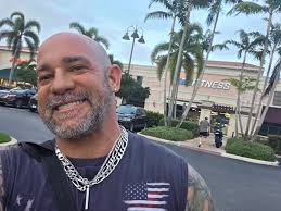 been a battle against myself since my bodybuilding competition trying to  get my size back👎🏼