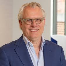 Kenneth Weigel's Instagram, Twitter & Facebook