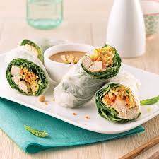 Répéter avec les 7 autres feuilles de riz. Rouleaux De Printemps Au Poulet Et Legumes Je Cuisine Food Chicken And Vegetables Spring Rolls