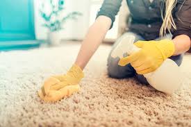 Viele moderne teppiche aus kunststoff stören sich keinesfalls an der reinigung in der waschmaschine. Teppich Selber Reinigen Die Besten Hausmittel Heimhelden