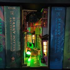 How to make a book nook. Readers Create Magical Book Nooks For Their Shelves