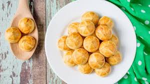 Tata adonan kue nastar di atas loyang dengan jarak, pastikan tidak cara membuat kue nastar spesial. 7 Resep Kue Kering Sambut Lebaran Jamuan Lezat Wajib Nih