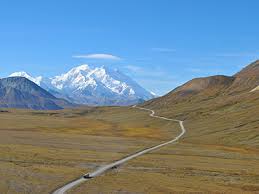 In addition, the park protects an incredible wilderness area that contains grizzly bears, caribou, moose, wolves, and numerous other creatures. Denali Nationalpark