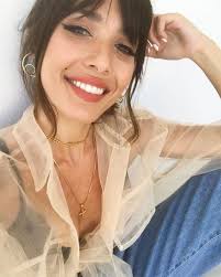 Ana Moya acaba de encontrar las sandalias que aunque son bajitas y cómodas,  estilizan, pero lo que más nos gusta es que son 'made in Spain'