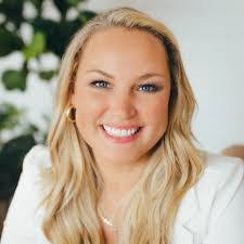 Sandra Kaas's Instagram, Twitter & Facebook