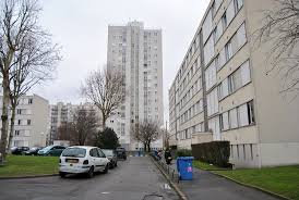 La ville est desservie par plusieurs autoroutes (a3, a103 et a86), par une douzaine de lignes de bus, par deux gares du rer e et bientôt par trois stations de métro (l11 et l15). Bois Perrier Marnaudes Rosny Sous Bois Pour Tous Savoir Flickr