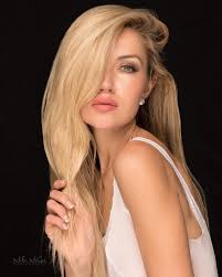 How about some butterfly lighting? 🦋 💡 Here's a beauty headshot with  Dasha shot using two Einstein e640s from Paul C. Buff @paulcbuffinc in  front of a black background. . . Model