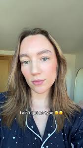 Camila Serrano (@camilasserranoo)