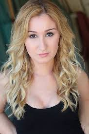 Roxanna Hope's Instagram, Twitter & Facebook