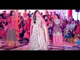 Hafsa Sami Mehndi Dances 2018 Youtube Wedding Dance Video Wedding Videos Wedding Dance