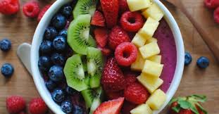 Recette De Smoothie Bowl Ultra Fruite Et Vitamine Au Cassis Ananas Citron Kiwi Fraises Et Framboises Recette Recettes De Cuisine Framboise Smoothie Recette