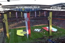 Heute war ich noch eben bier holen und an der kasse fragt mich der junge mann nebenbei, für wen ich denn sei heute abend. Champions League Finale Wembley Stage Kinetik