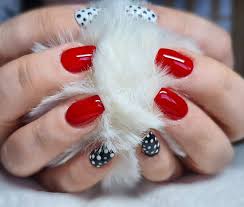 Nageldesign Rot Schwarz Weiss Punktchen Nagel Schwarz Weiss Nageldesign Nagel Rot
