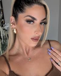 Tiffany Behr's Instagram, Twitter & Facebook