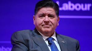 Cycling hero locks lips with glamorous girlfriend after winning gold