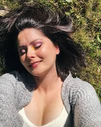 Anna Dalton's Instagram, Twitter & Facebook