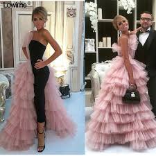 Abito in maglia elasticizzata, manica lunga con polsino, giro collo, lavorazione a costine, sul fondo inserto in tulle e strass. Pin Su Vestiti