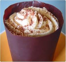 Mousse Mascarpone En Coque Chocolatee Sur Moelleux Au Chocolat Et Cerises Au Sirop Recette Moelleux Au Chocolat Cerises Au Sirop Et Mousse Mascarpone