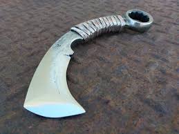 Wrench Karambit S 2 5 Blade Is Big Self Defense In A Small Blade Oruzhie Samodelnoe Oruzhie Hudozhestvennaya Kovka