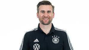 He trains his pokemon hard but fair, rewarding their hard work with gifts and treats (he bought them all cherish balls for their hard work in the league. Trainer Manner Sportliche Leitung Sportl Strukturen Der Dfb Dfb Deutscher Fussball Bund E V