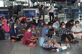 Write your answer in english. 2 500 Pekerja Ilegal Indonesia Dipulangkan Dari Malaysia Republika Online