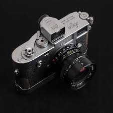 A Leica M2 With A 28mm Elmarit Lens And Leicavit Previously Owned By Magnum Photographer Paul Fusco Leica Gaming Products Electronic Products