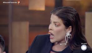 A Fazenda 15: Jenny Miranda bate o sino, mas se arrepende da decisão