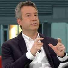 Doctor César Carballo, pare, por favor