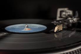 Hello world, i'm 90sflav, i will explain to you the base of sample and beatmaking in order to create a simple hip hop beat. How To Make A Hip Hop Beat Mixed In Key