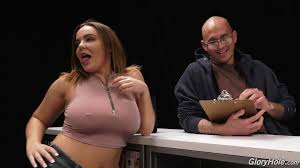 Milf feels sexually attracted to the glory hole BBC - XBabe video