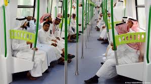 Ibunya sudah bekerja selama 8 tahun menjadi pembantu rumah tangga di tempat sang majikan, sejak ayahnya meninggal. Larangan Nikah Bagi Lelaki Arab Sosbud Laporan Seputar Seni Gaya Hidup Dan Sosial Dw 07 08 2014