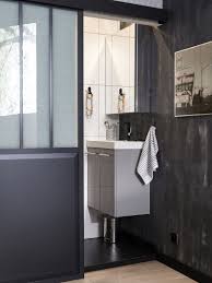 Une Porte Coulissante Bois Et Verre Un Mix Matiere Reussi Leroy Merlin Porte Coulissante Atelier Porte Coulissante Verriere Leroy Merlin