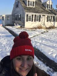 OPEN HOUSE TODAY! 363 New Castle Ave Portsmouth, NH.🏡 MLS #4616292 Offered  at $1,250,000 1,738 Sq Fr 4 Bedrooms 🛏 3 Bathrooms 🚽 91' of Waterfront 🌊  Stop by today 10-12 #remax #remaxshoreline #sellyeah #seacoastdwellings