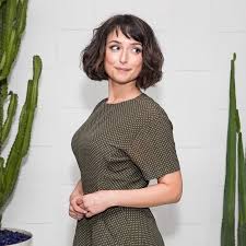 Born in the communist uzbekistan, deep in the eastern bloc of a soviet socialist republic, she fled to the us at the age of three because she was persecuted for being a jew. Milana Vayntrub Actress Wiki Bio Height Weight Body Measurements Boyfriend Net Worth Facts Starsgab