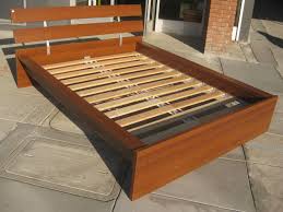 King Size Plattform Bettrahmen Plane Diy Full Size Plattform Bettrahmen Bett In Voller Grosse Mit St Plattform Bett Diy Plattform Bett Holzbearbeitungs Projekte