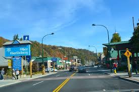 Walking Down The Gatlinburg Strip Downtown Gatlinburg Hotels Gatlinburg Hotels Gatlinburg