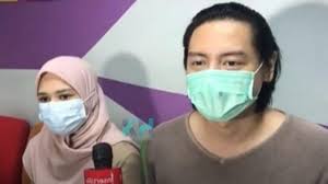 Alasannya cut meyriska duplikat akun whatsapp roger danuarta lantaran sang suami keberatan setiap kali ponselnya dibuka sang istri. Cut Meyriska Sesalkan Sikap Pengasuh Yang Lalai Hingga Anaknya Jatuh Hingga Kepalanya Terbentur Besi Tribunnews Com Mobile